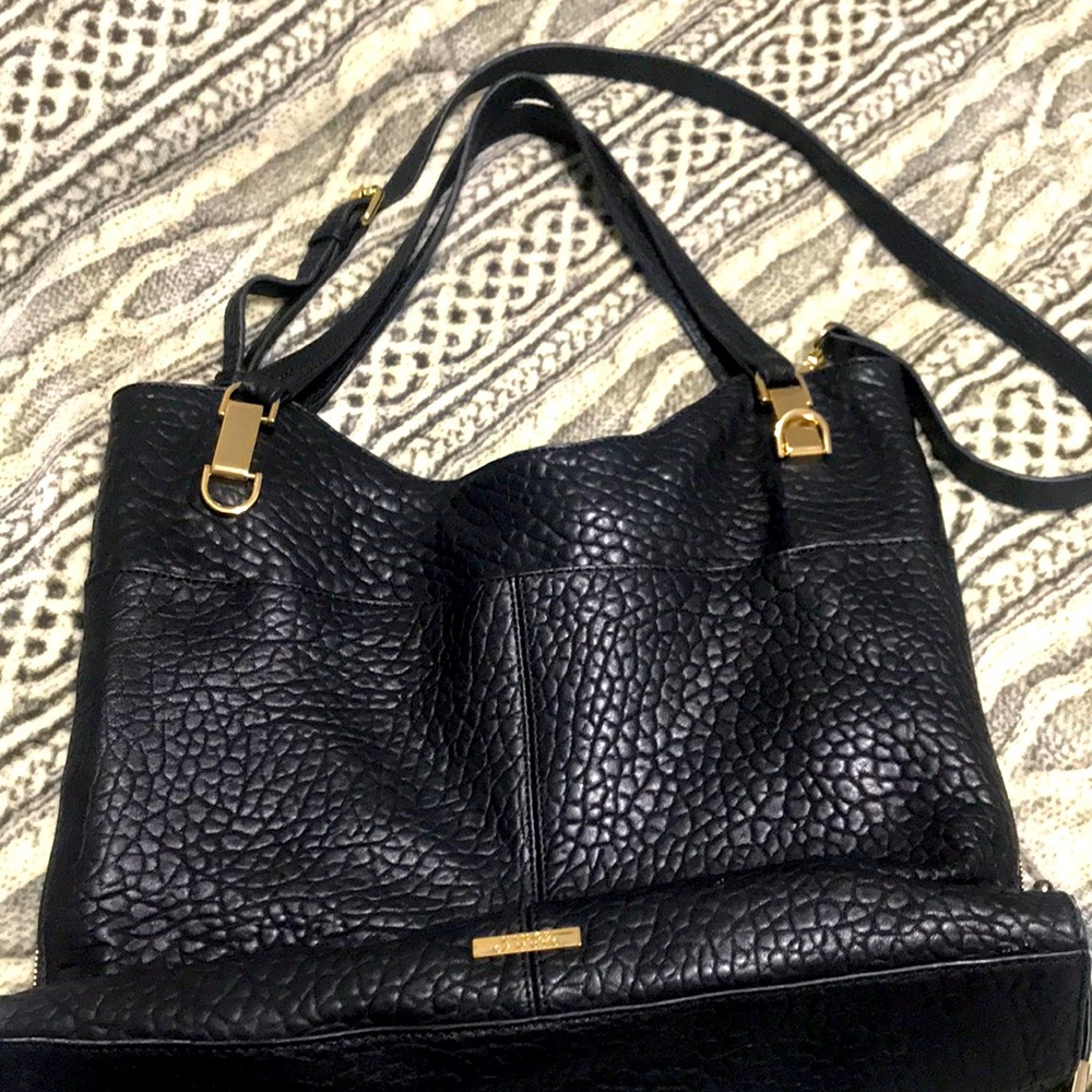 Vince Camuto genuine blk leather, excellent condition, 1 outer & 1 zip pocket.